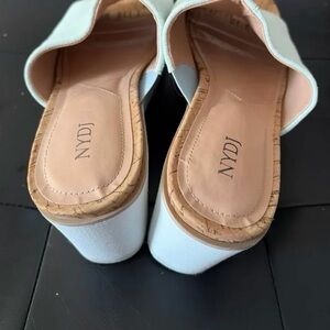 NYDJ Edmond Zeppe In Pelle Scamosciata Per Donna – Comode Slip-On Con Suola Antiscivolo, Punta A Mandorla, Tacco 5 Cm